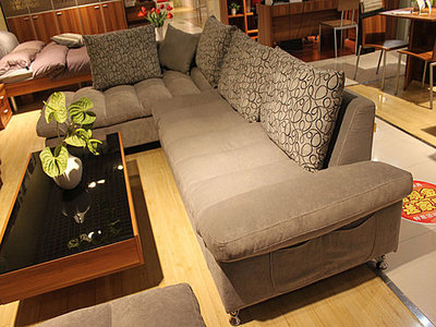 板式家具的“實(shí)木情節(jié)” 理性消費(fèi)與審美變遷下的家居選擇