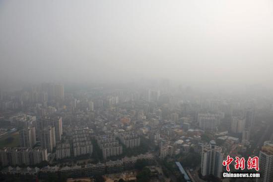 專家談大氣污染防治法 立法過程有批評(píng)意見很正?！髿庵卫淼某志脩?zhàn)